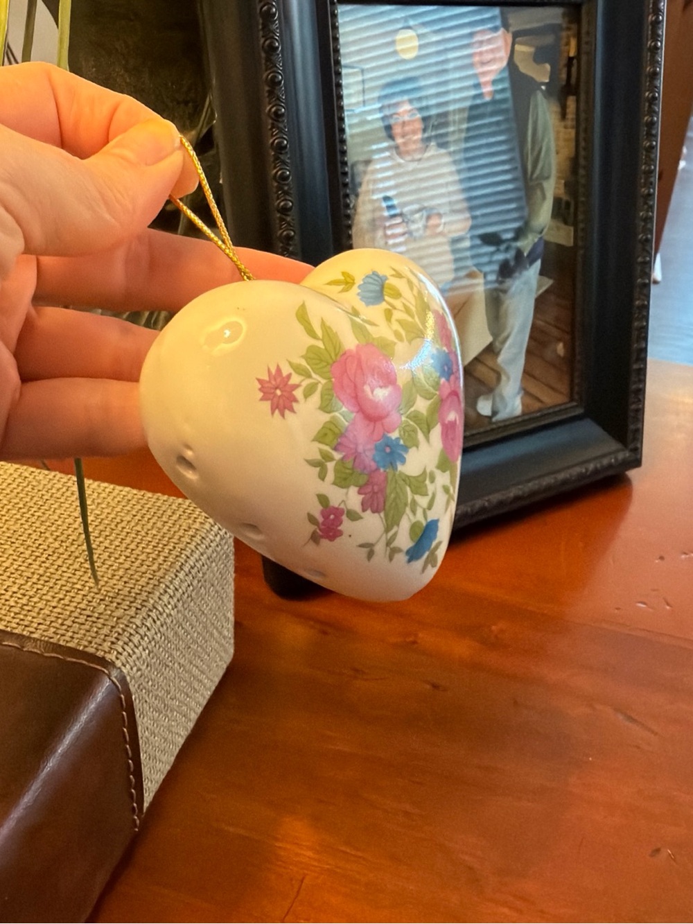 Vintage Fragrance Heart-Shaped Floral Ceramic spice ornament